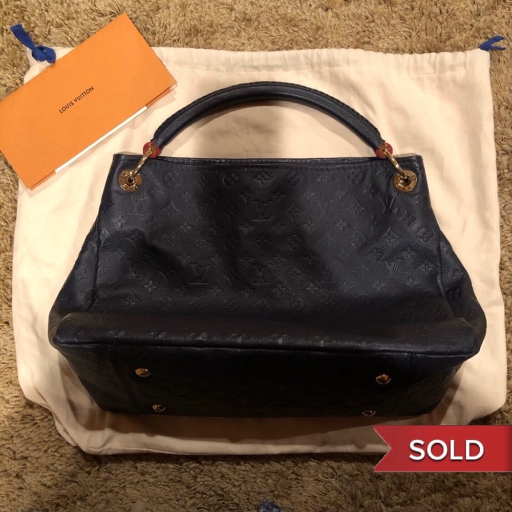 SOLD -  Louis Vuitton empreinte artsy MM